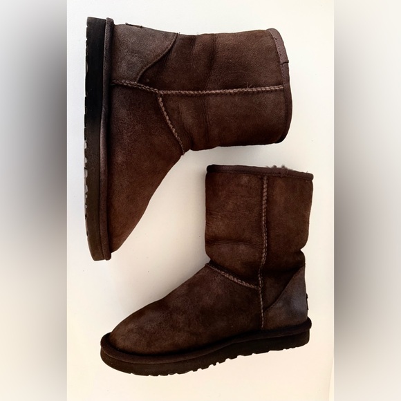 UGG Classic Short Sheepskin Boots in Burnt Cedar - Picture 9 of 12